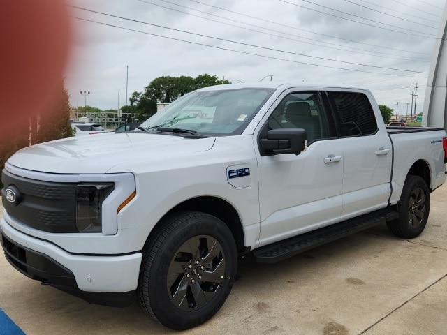 2025 Ford F-150 Lightning Flash's photo