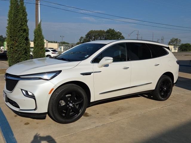 2023 Buick Enclave Essence's photo