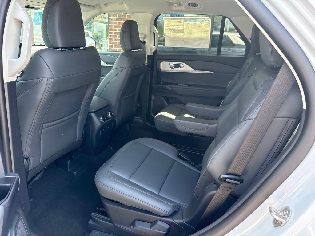 2026 Ford Explorer Active - Photo 3