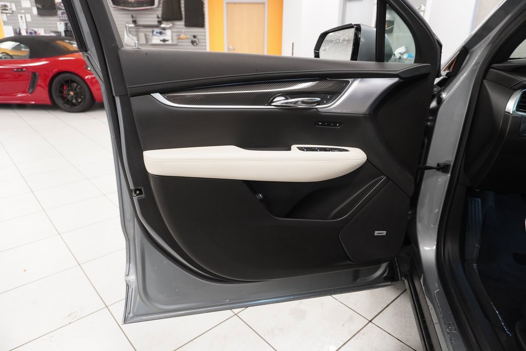 2025 Cadillac XT6 Sport photo 4