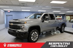 2026 Chevrolet Silverado 2500 HD Custom Truck 4WD Crew Cab Long Box [NB5, CTT, UH5, B26, K40, L5P, DNS, VB5, C49, GU6, VRD, VRG, VRF, VRH, Q86, VRK, WLD, J26, K47, NZZ, VRJ, VRM, VRL, 2ST, VRN, SLM, DWI, U01, VRR, JBP, NK5, 7UX, AZ3, CMD, D72, B30, AQQ, B32, B33, NC7, 9AM, 5RC, C59, UHY, UQF, JL1, N33, RSR, GF2, MAH, VT5, U12, VT7, BTM, VSX, GEX, LPA, UIR, ZL3, BTV, C67, URC, KW5, F48, KNP, NLQ, 4AA, 5ST, PPW, QK1, 1SZ, UJN, 6UX, TQ5, WNO, X88, NE1, UBJ, UBI, PQA, 8AM, AKO, AL0, 1CX, A2X, 2NF, CGN, H0U, UKC, U2K, GXD, QT5, UKJ, VV4, T8Z, SP9, CPL, G80, AU3, J61, UD5, UTJ, 0ST, K05, 4ST, UDC, KI4, BWN, AED, UE1, UE4, YM8, 1NF, AEQ, JGN, N79, 5FC, AVI, V76, EF7, UMN, DD8, SAF, IVN, UF2, UVB, A68, E63, PCX, UEU, QF9, K1O, BHP, 3ST, N06, Z82, Z85, FHX, UFG, SRW, UFL, KC5, TDM, KC4, KC9, T4A, NQF, C32, V8D, PDX, ZYG, IOR, K34, A7E, AXG, U73, MGM, VYU, AXK, VQO, AY0]