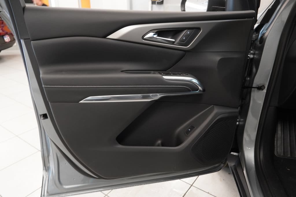 2027 Chevrolet Traverse LT - Photo 16