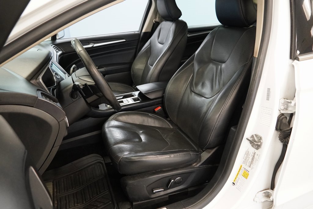 2019 Ford Fusion Titanium photo 2