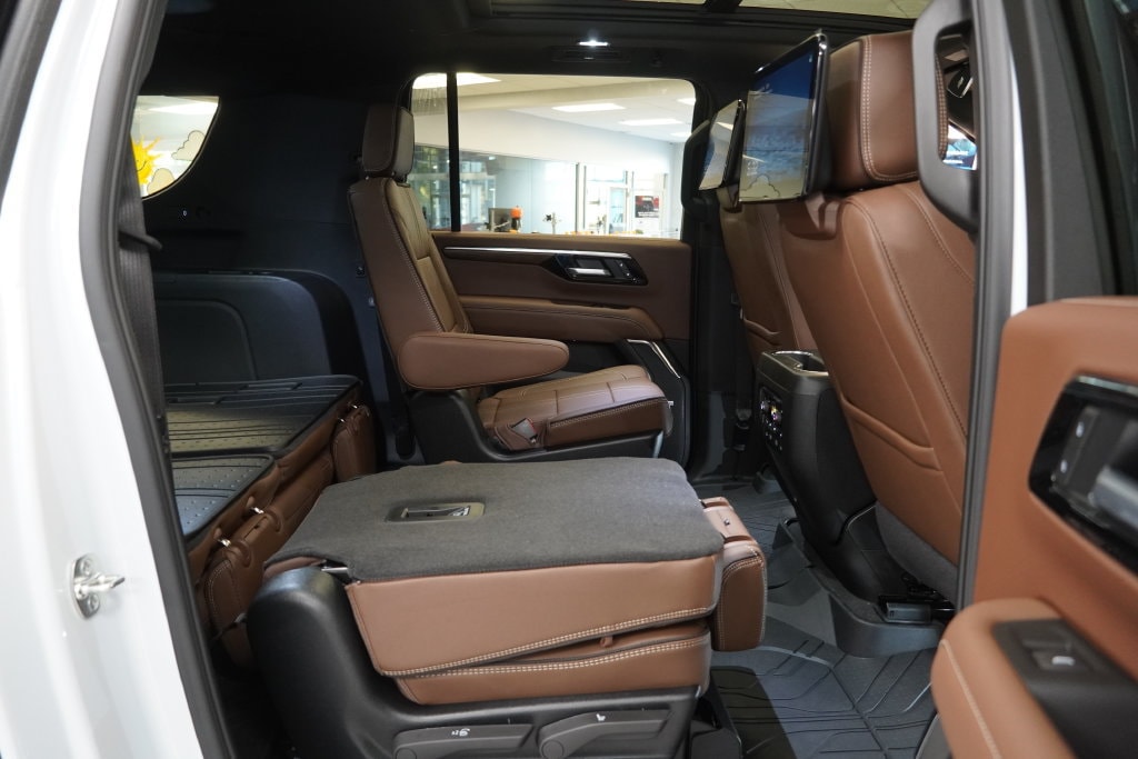 2027 Chevrolet Suburban High Country - Photo 36