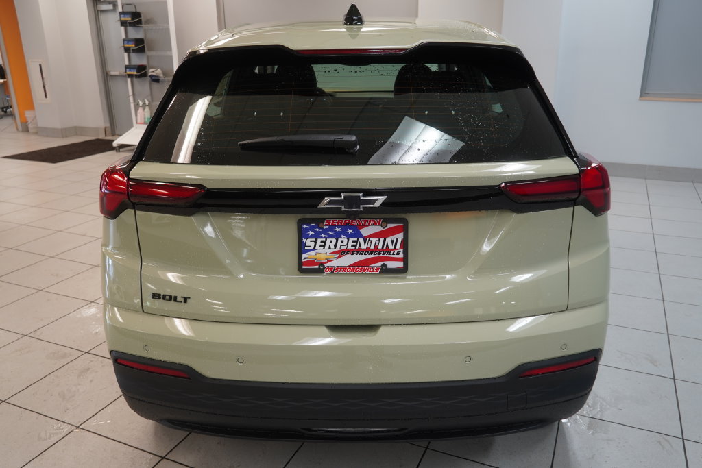 2027 Chevrolet Bolt LT - Photo 9