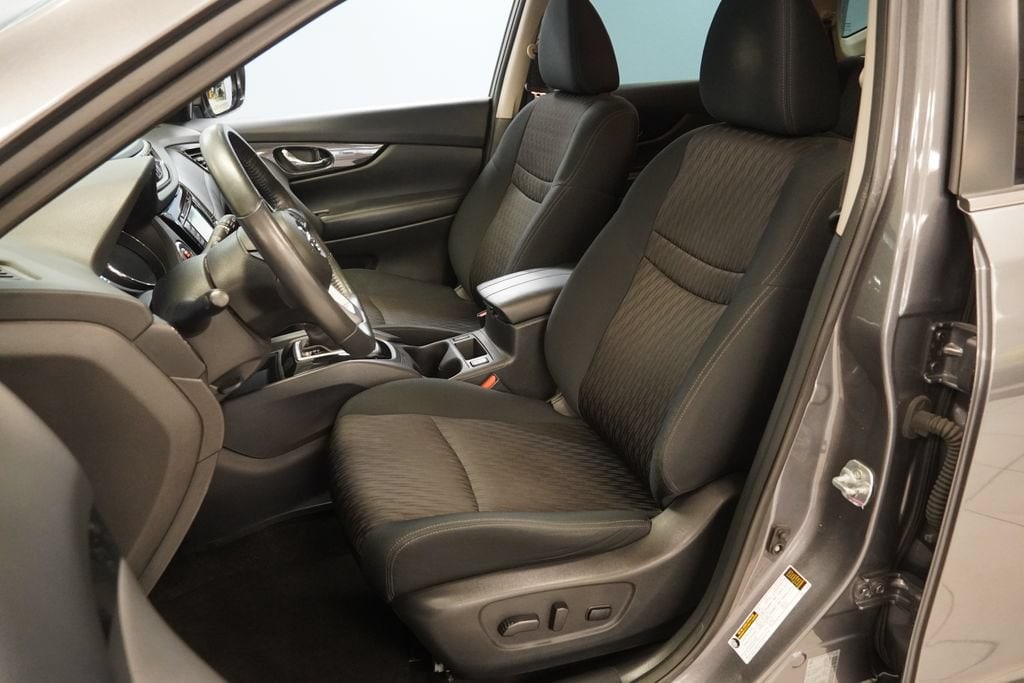 Used 2017 Nissan Rogue SV SUV