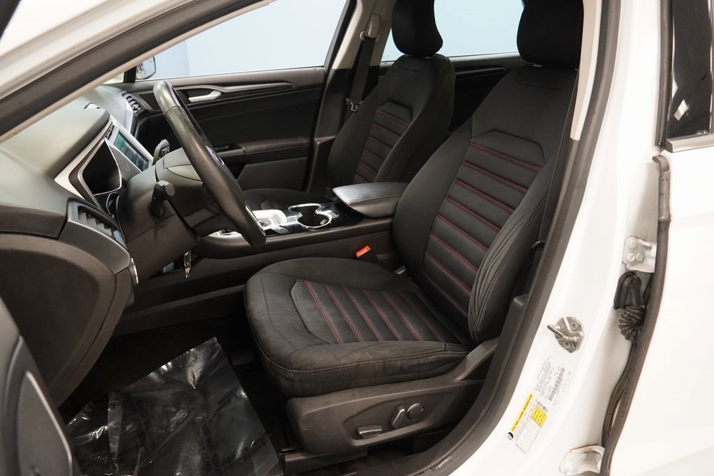 Used 2016 Ford Fusion SE Sedan