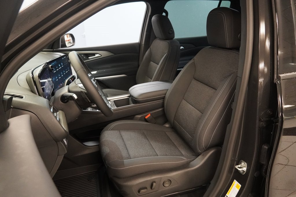 2026 Chevrolet Traverse photo 2