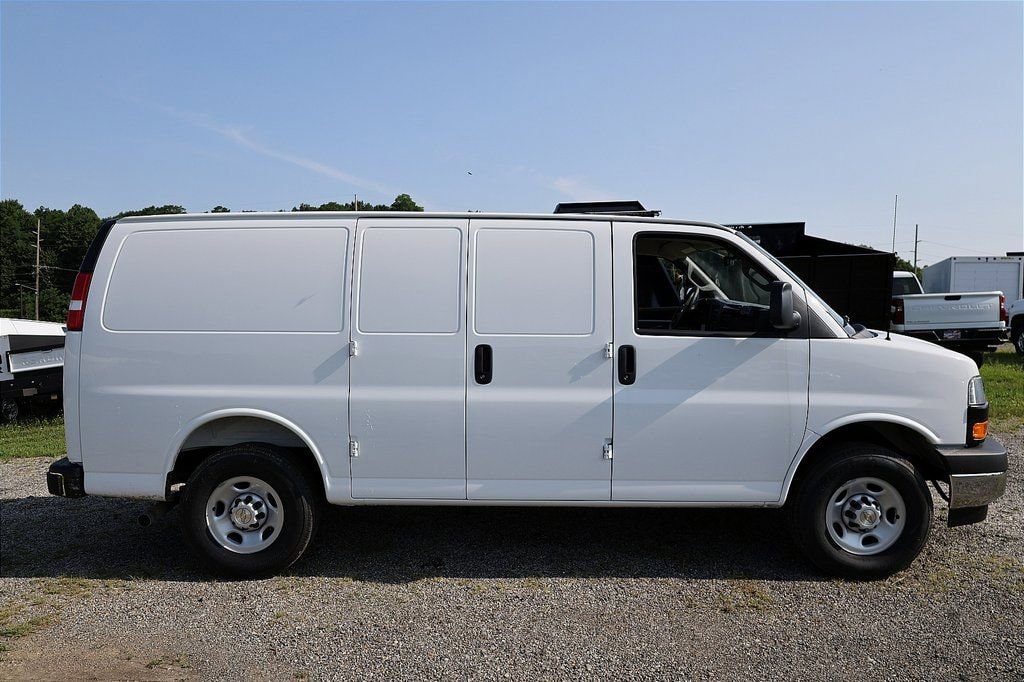 2025 Chevrolet Express Cargo Work Van - Photo 13