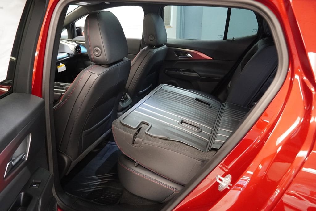 2025 Chevrolet Equinox EV RS - Photo 24