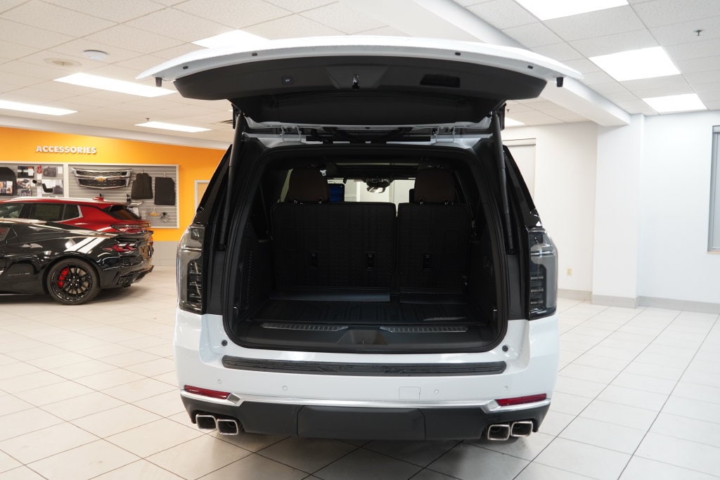2027 Chevrolet Suburban High Country - Photo 10