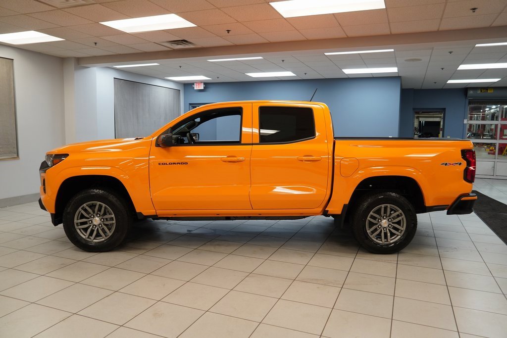 2026 Chevrolet Colorado LT photo 2