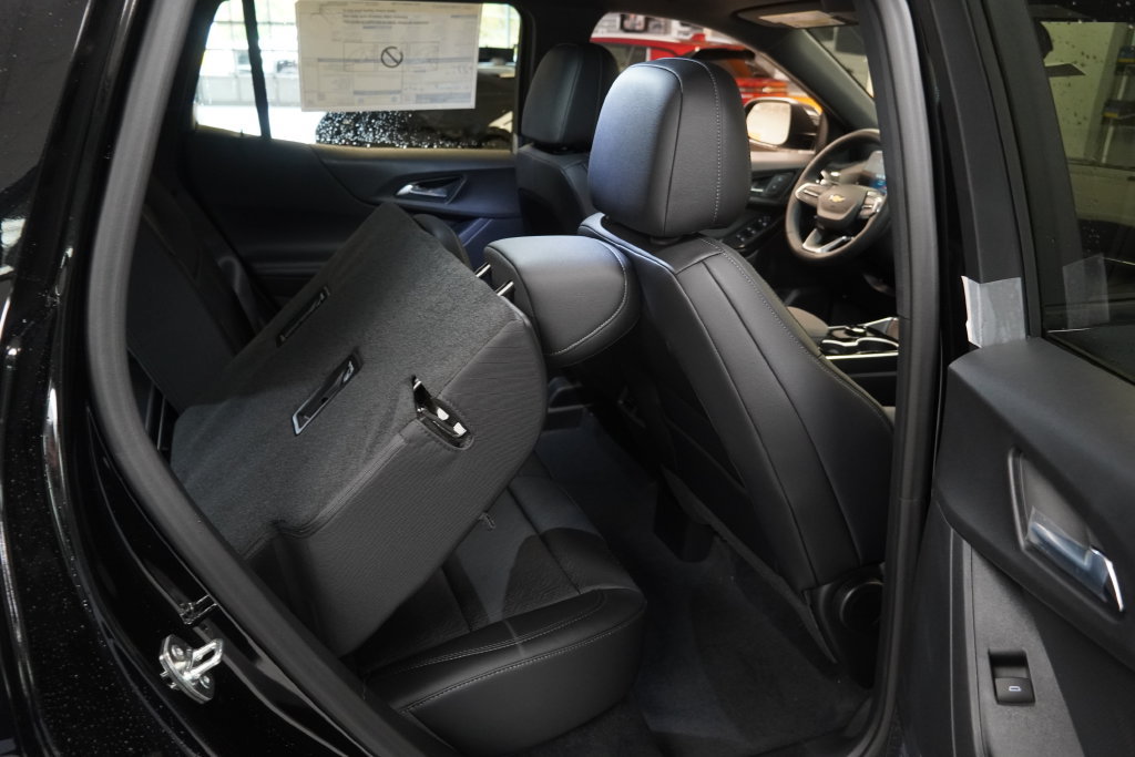 2027 Chevrolet Equinox LT - Photo 21
