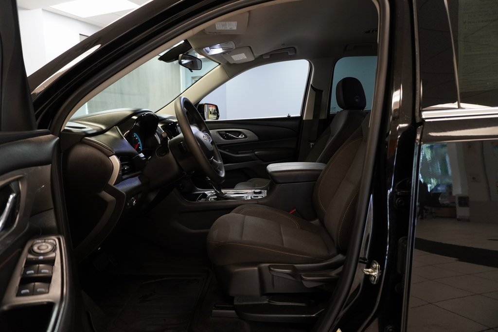 2020 Chevrolet Traverse LS photo 3