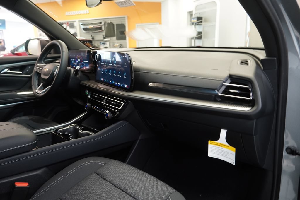 2027 Chevrolet Traverse LT - Photo 38