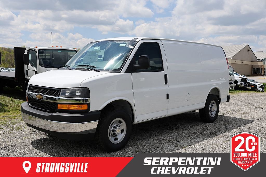 2026 Chevrolet Express 2500 Work Van HD's photo