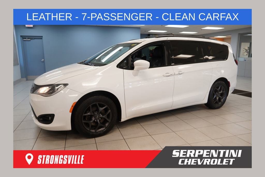 2018 Chrysler Pacifica Touring L Plus's photo
