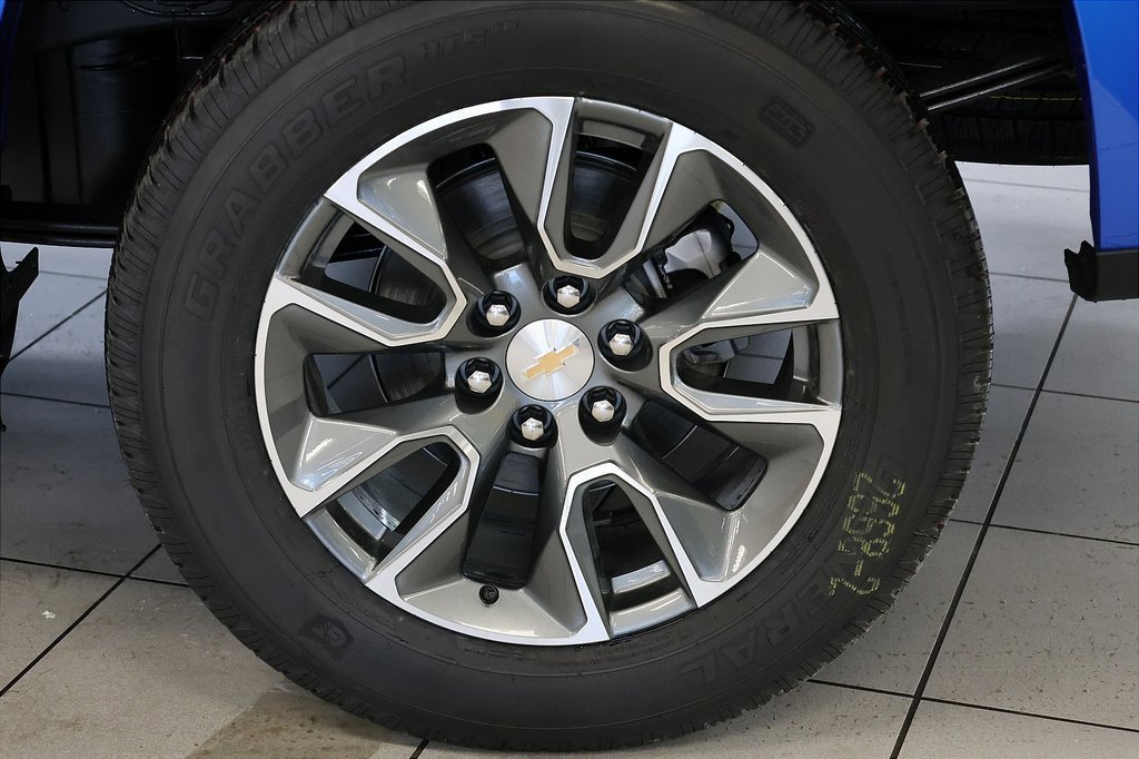 2026 Chevrolet Silverado 1500 LT photo 2