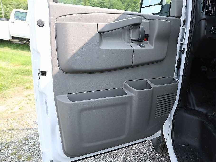 2025 Chevrolet Express Cargo Work Van - Photo 21