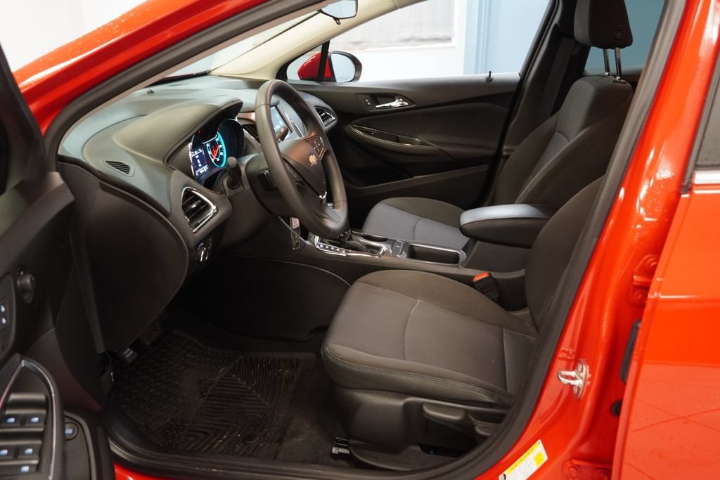 Used 2018 Chevrolet Cruze LT Hatchback
