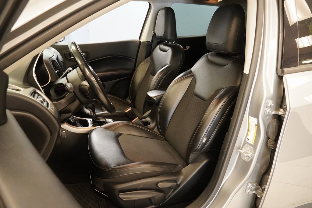 2020 Jeep Compass Latitude photo 2