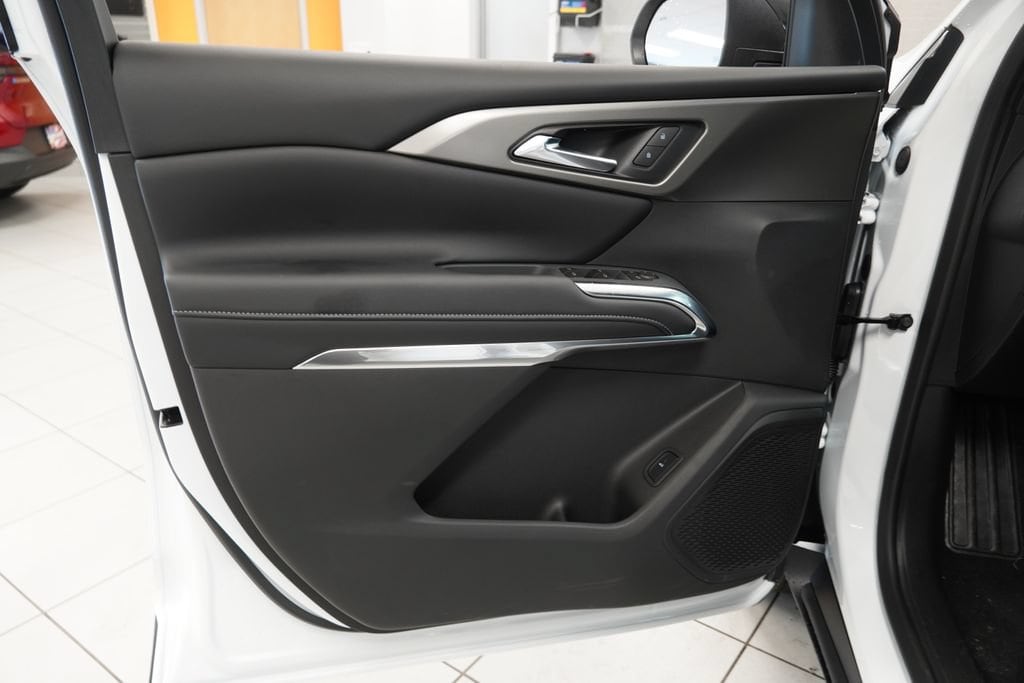 2027 Chevrolet Traverse LT - Photo 16