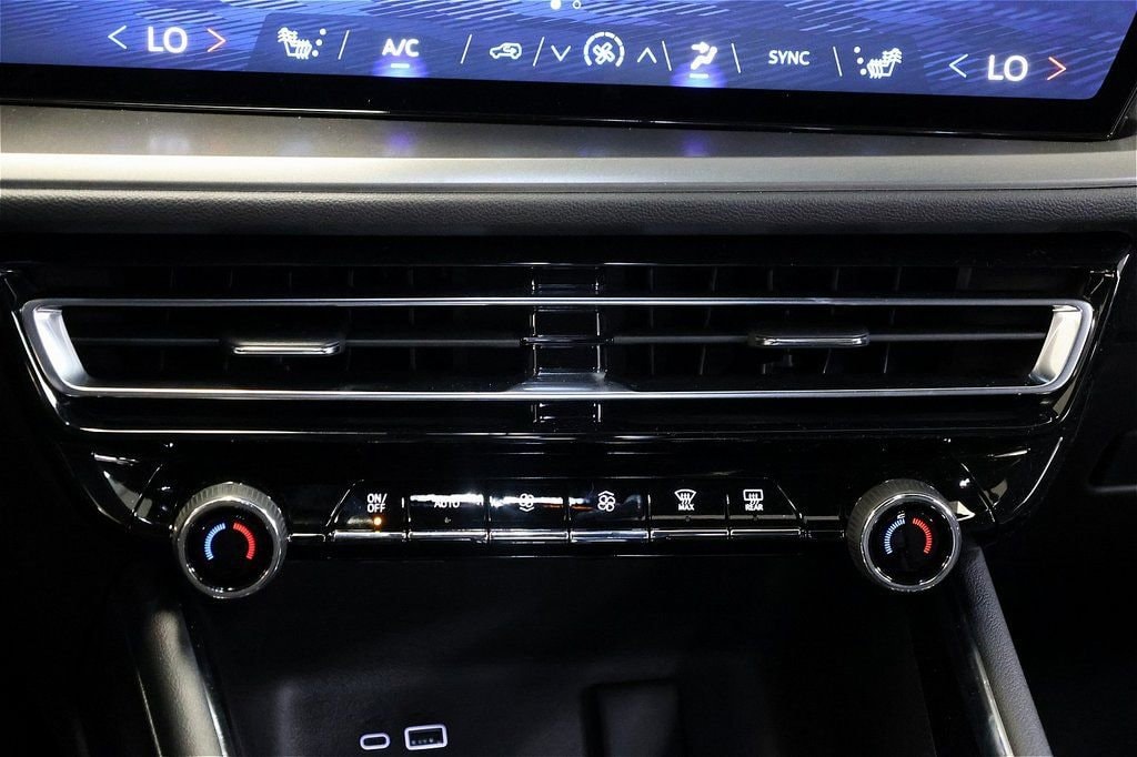 2025 Chevrolet Traverse LT - Photo 14
