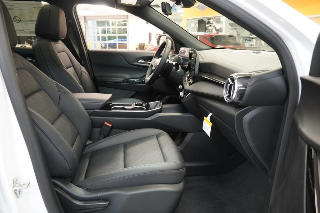 2027 Chevrolet Equinox LT - Photo 38