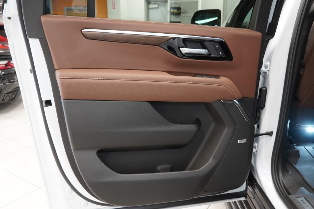 2027 Chevrolet Suburban High Country - Photo 28