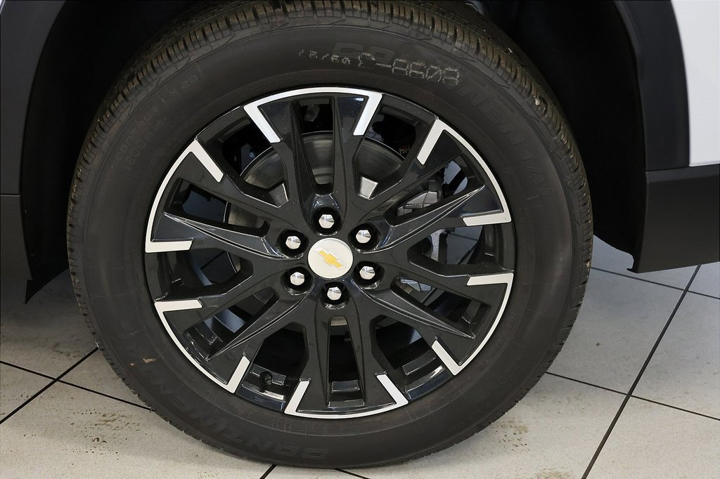 2026 Chevrolet Traverse photo 2
