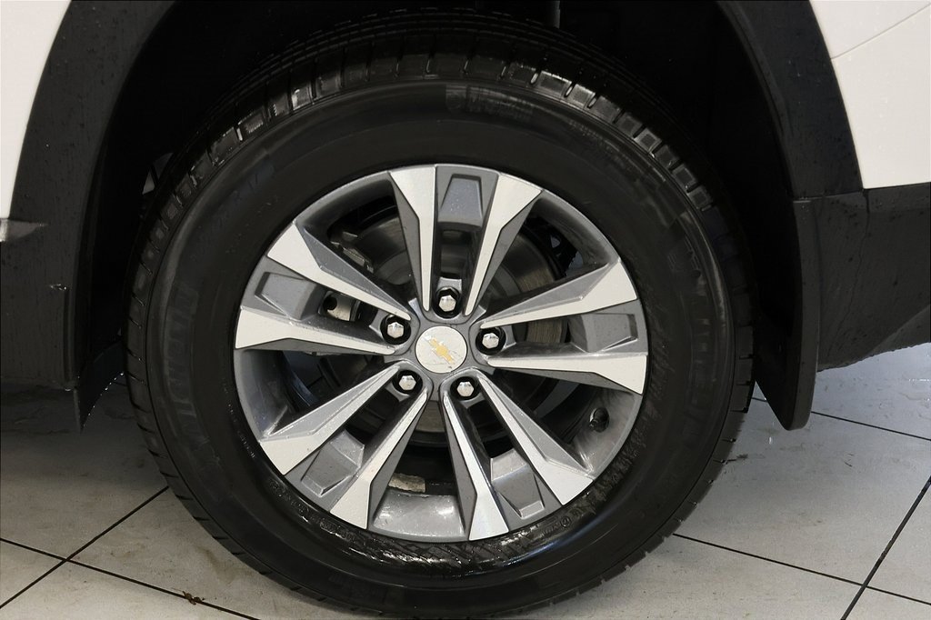 2026 Chevrolet Equinox LT photo 3
