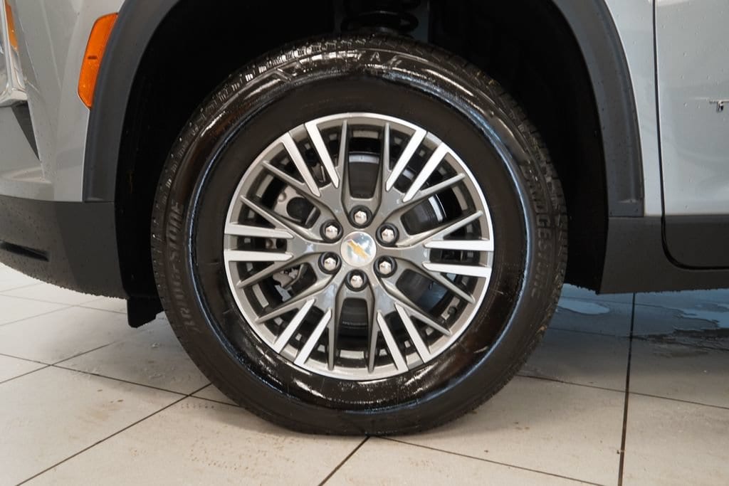 2027 Chevrolet Traverse LT - Photo 15