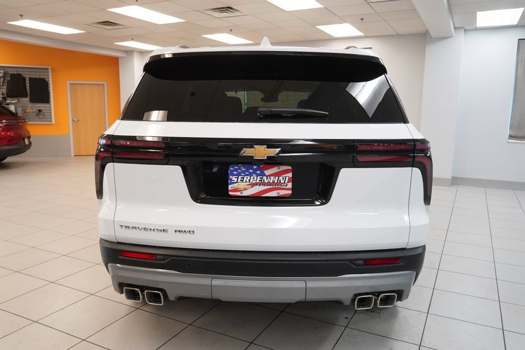 2027 Chevrolet Traverse LT - Photo 7