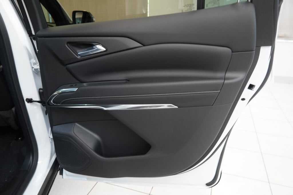 2027 Chevrolet Traverse LT - Photo 31