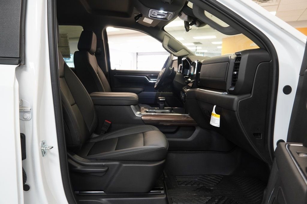2025 Chevrolet Silverado 1500 LT - Photo 23
