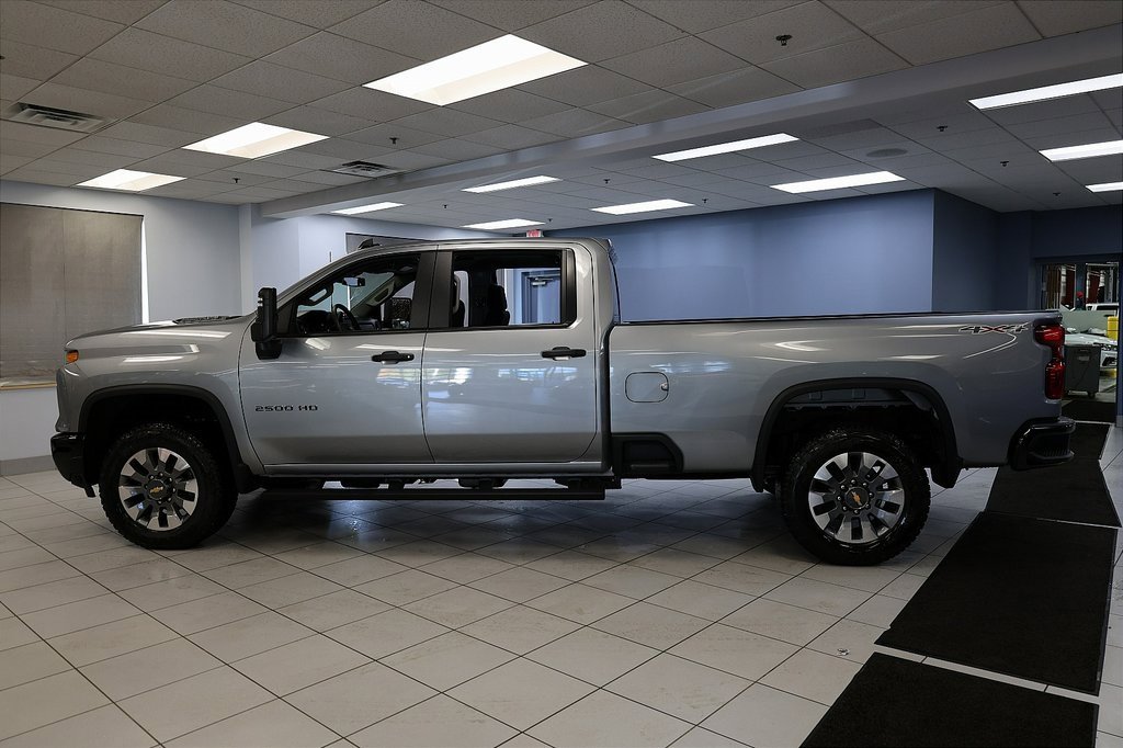 2026 Chevrolet Silverado 2500HD Custom photo 2