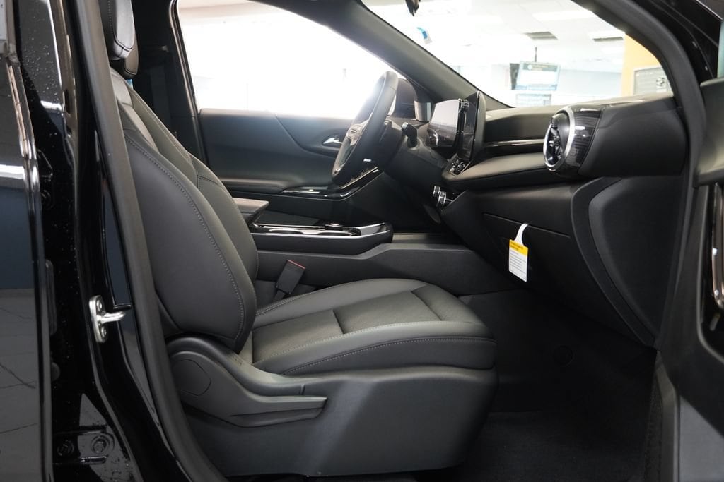 2027 Chevrolet Equinox LT - Photo 25