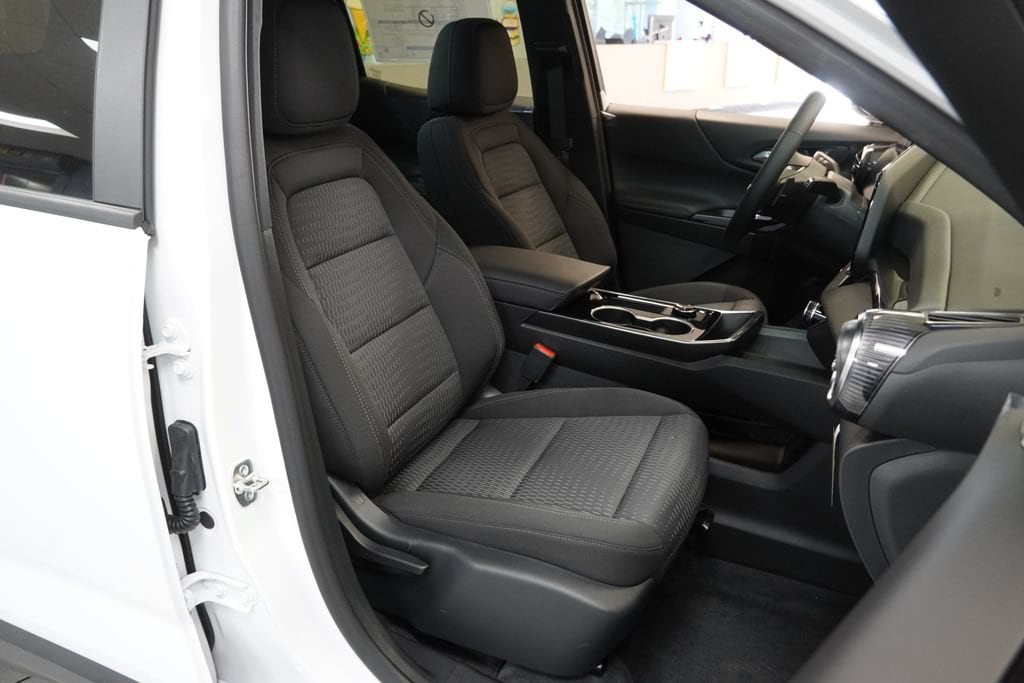 2027 Chevrolet Equinox LT - Photo 24