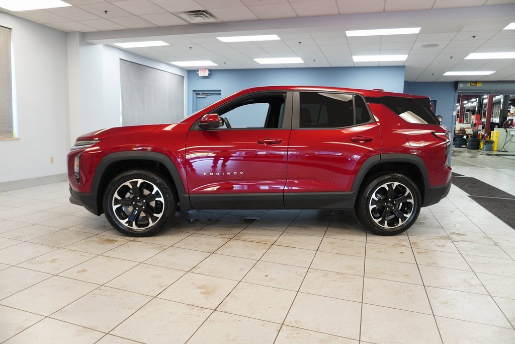 2025 Chevrolet Equinox LT photo 2