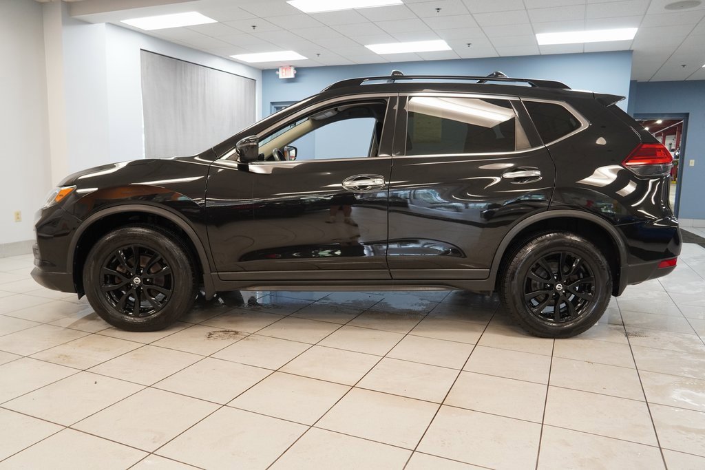2017 Nissan Rogue SV photo 2