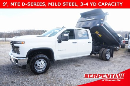 2024 Chevrolet Silverado 3500 HD Chassis Cab Work Truck Truck RWD Crew Cab  [-]
