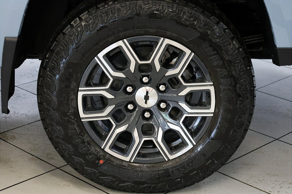 2026 Chevrolet Colorado Z71 photo 3