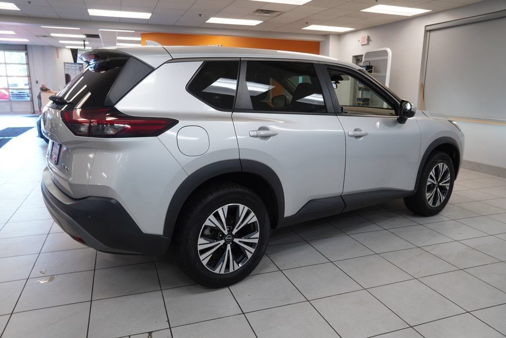 2022 Nissan Rogue SV - Photo 11