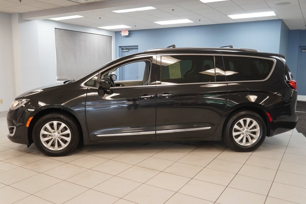 Used 2019 Chrysler Pacifica Touring L with VIN 2C4RC1BG9KR528420 for sale in Strongsville, OH