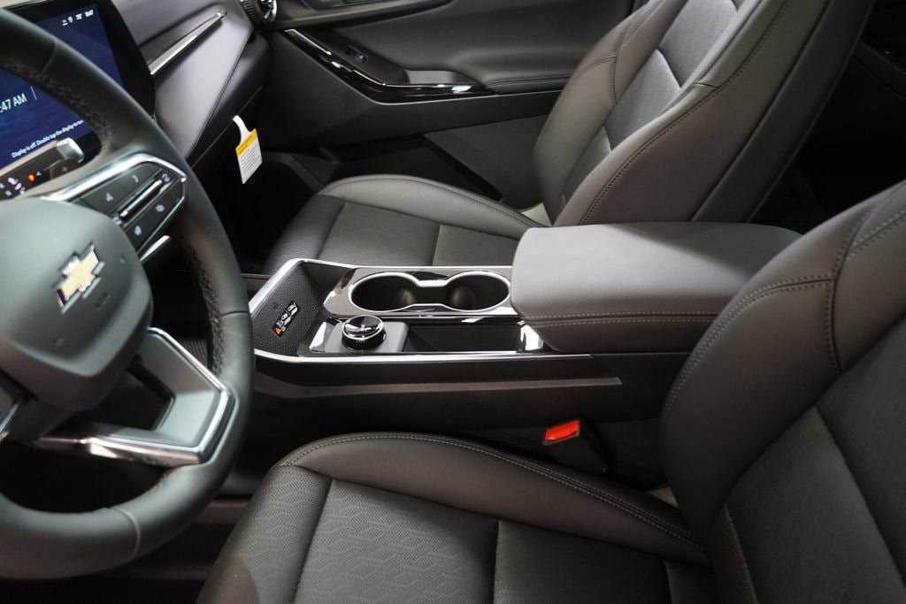 2027 Chevrolet Equinox LT - Photo 7