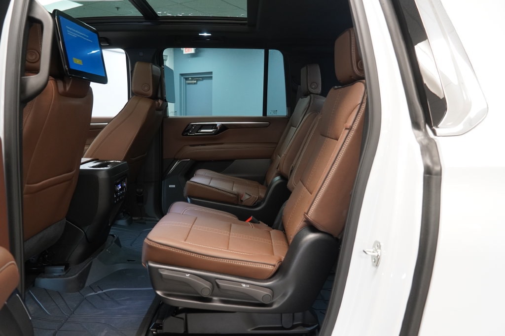 2027 Chevrolet Suburban High Country - Photo 29