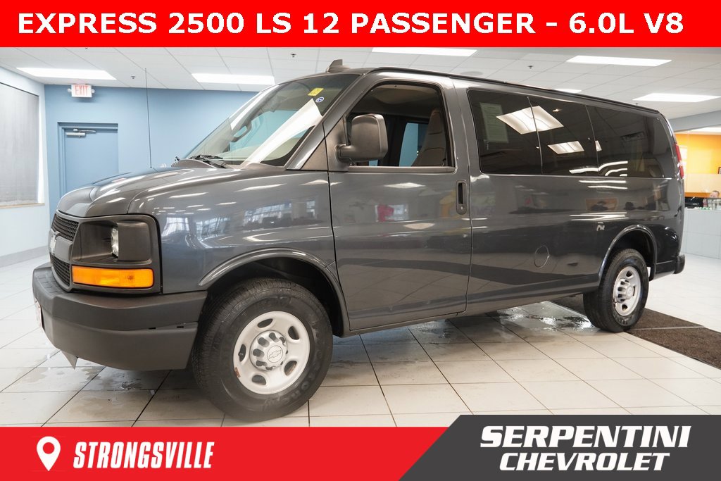 2016 Chevrolet Express Passenger LS's photo