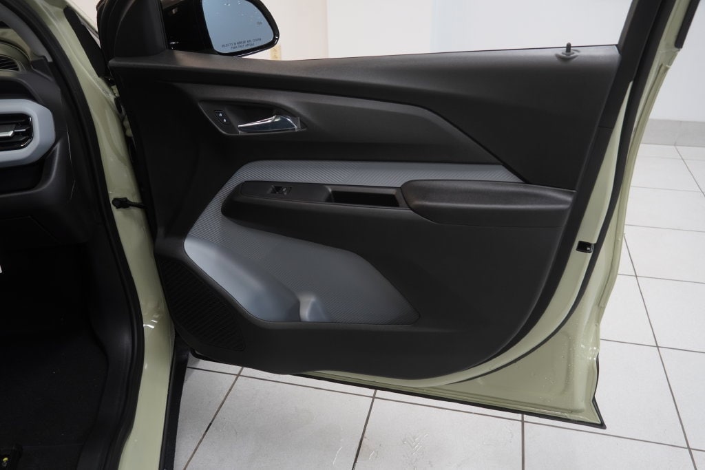 2027 Chevrolet Bolt LT - Photo 25