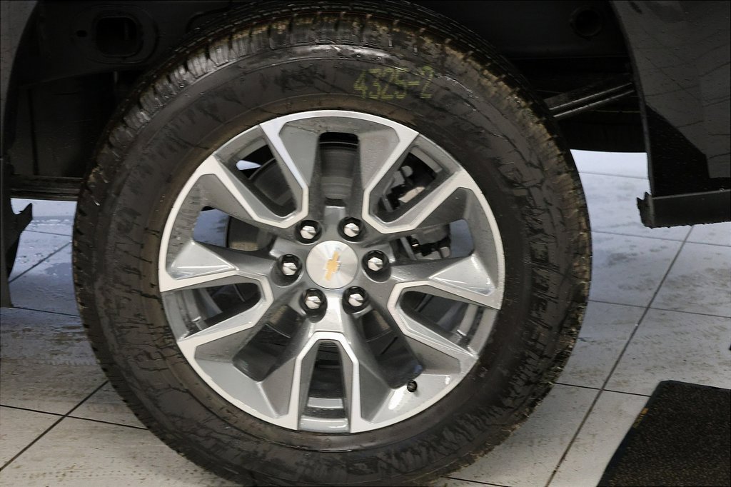 2026 Chevrolet Silverado 1500 LT photo 2