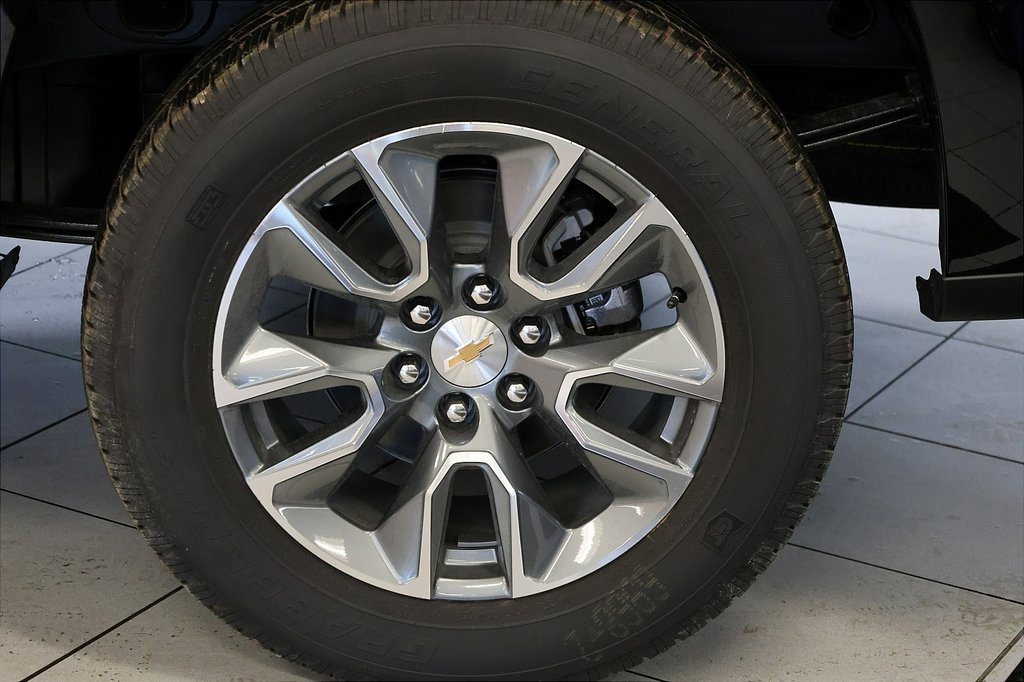 2026 Chevrolet Silverado 1500 LT photo 2